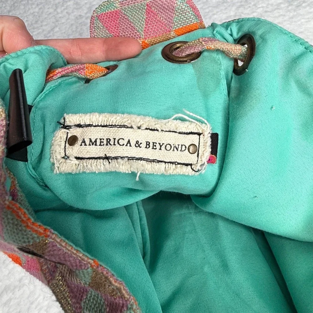 America & Beyond Crochet Bucket Bag Boho Applique Drawstring Wooden Handle - Picture 4 of 9